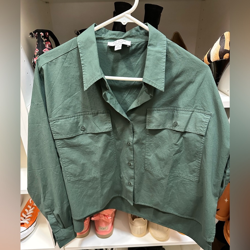Ann Taylor Weekend olive green button up shirt size MP